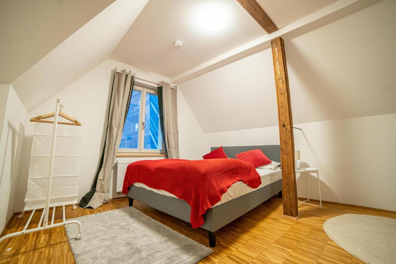 Fullhouse - - M18 - Fahrstuhl - Smarttv - Marktlage Erfurt