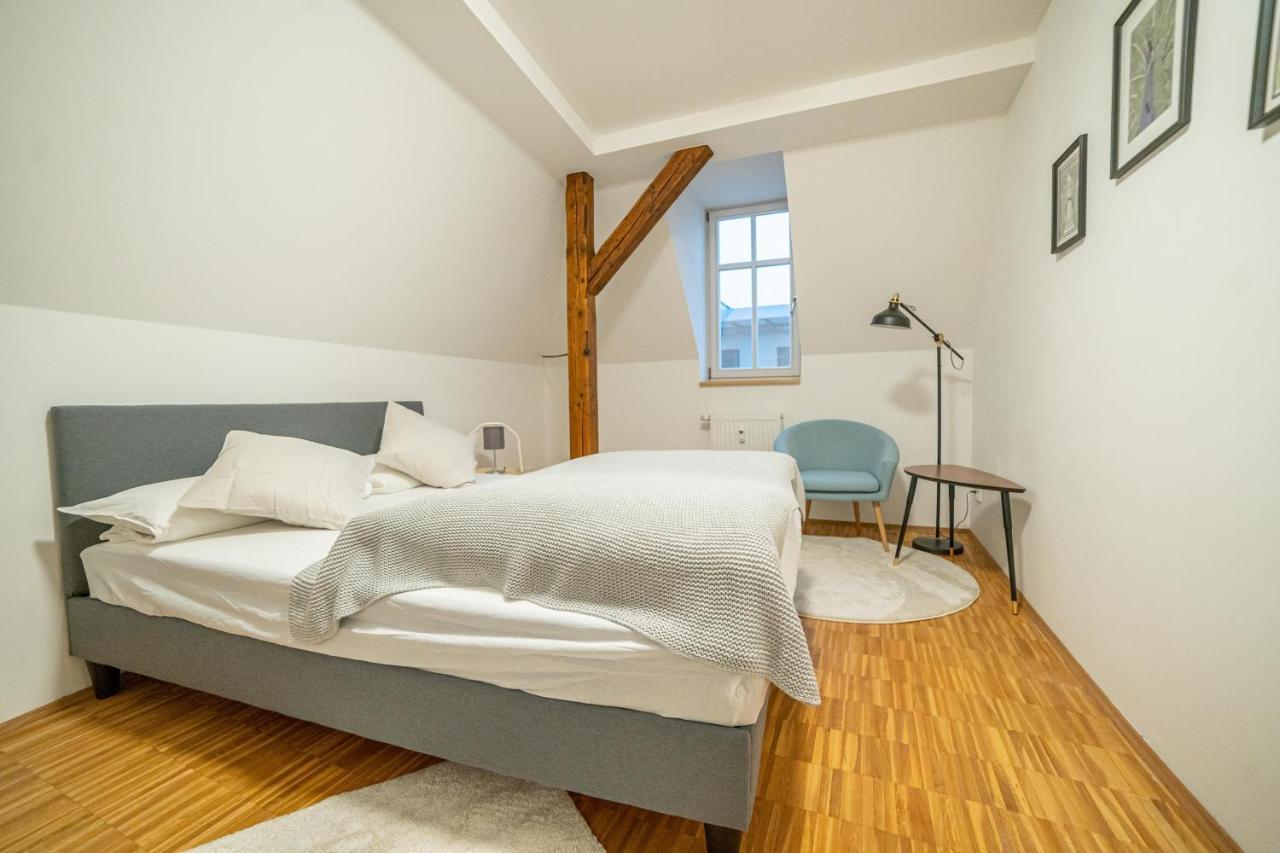 Fullhouse - - M18 - Fahrstuhl - Smarttv - Marktlage