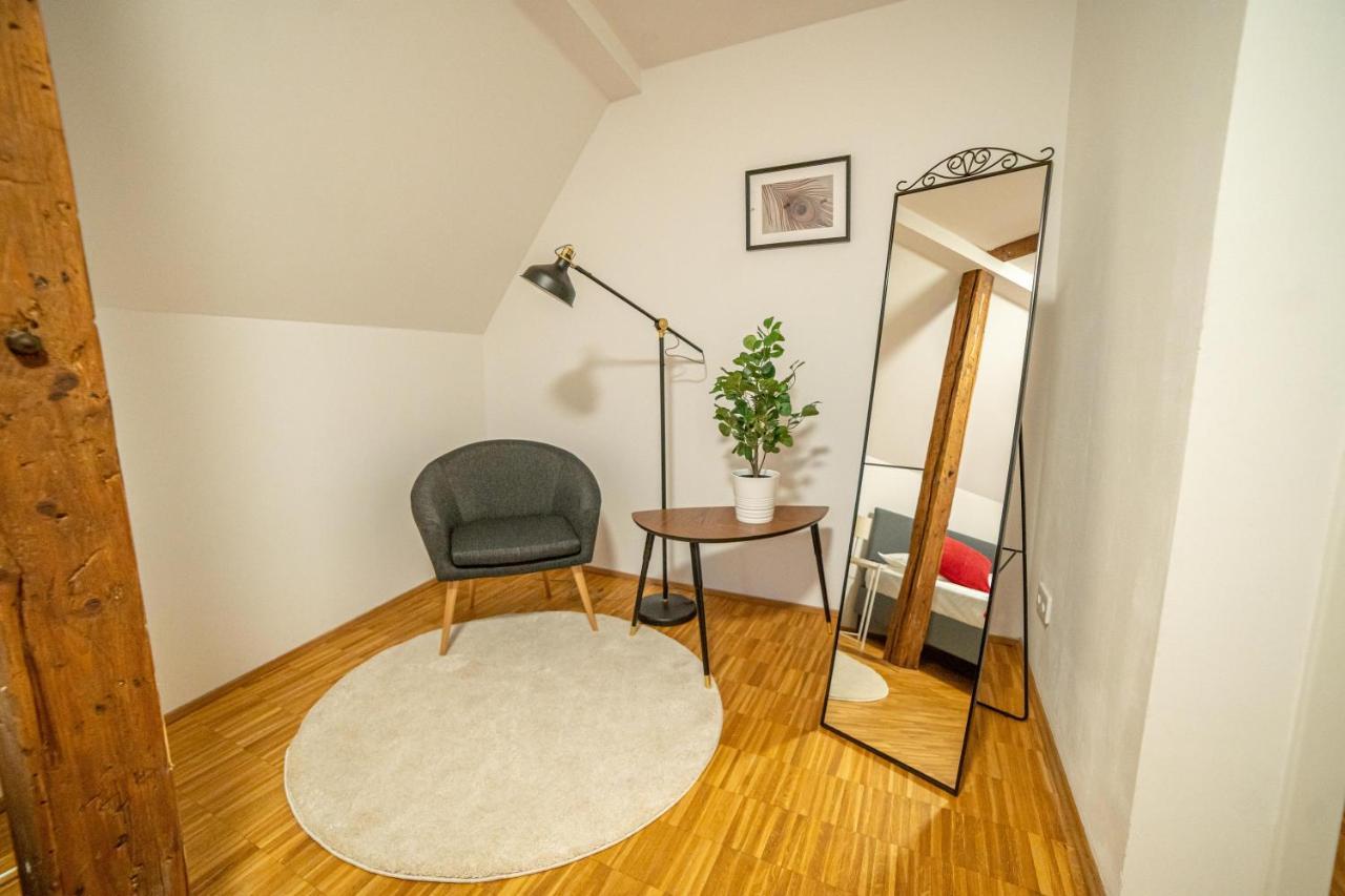 Fullhouse - - M18 - Fahrstuhl - Smarttv - Marktlage