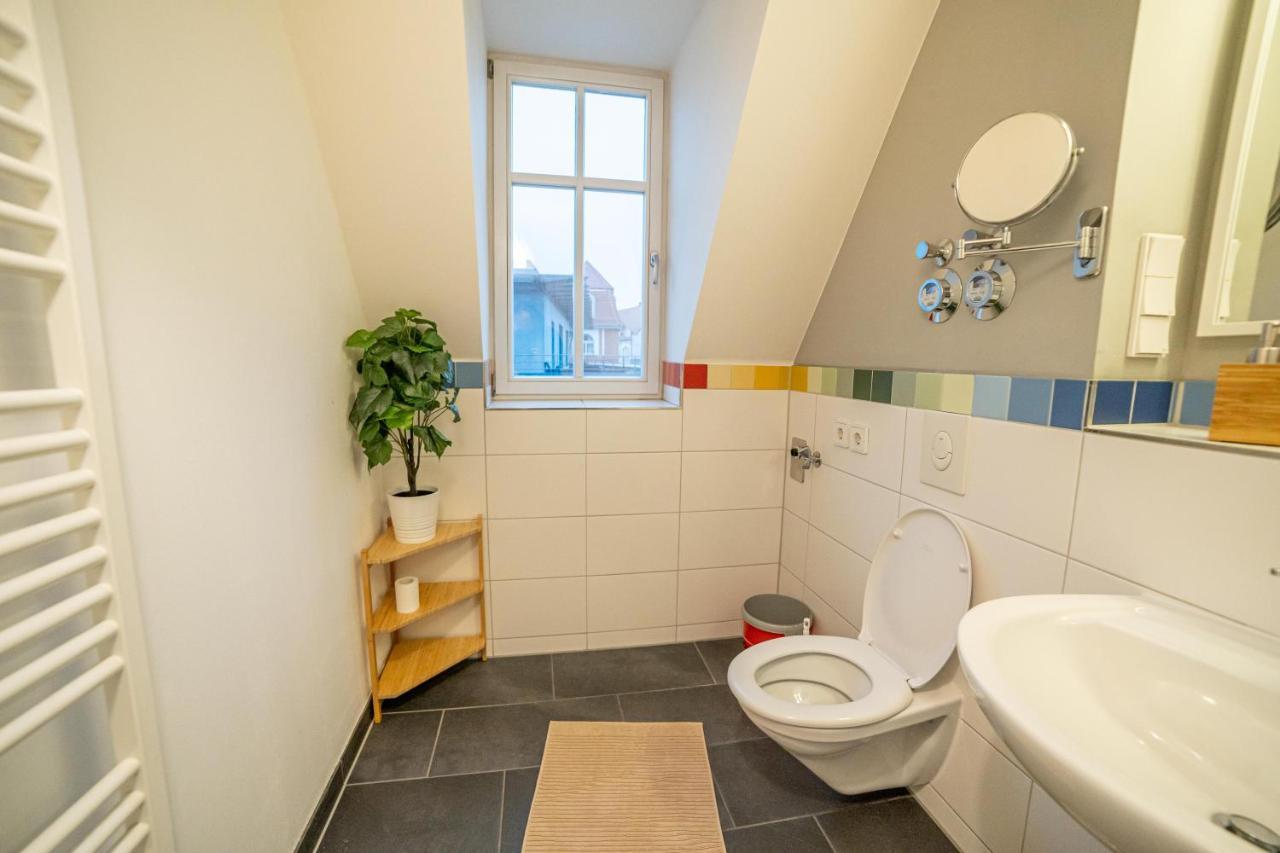 Fullhouse - - M18 - Fahrstuhl - Smarttv - Marktlage *