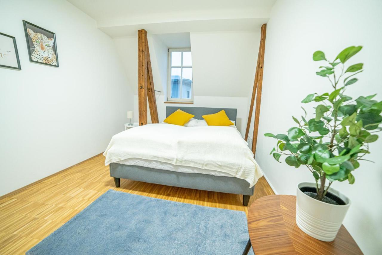 Fullhouse - - M18 - Fahrstuhl - Smarttv - Marktlage