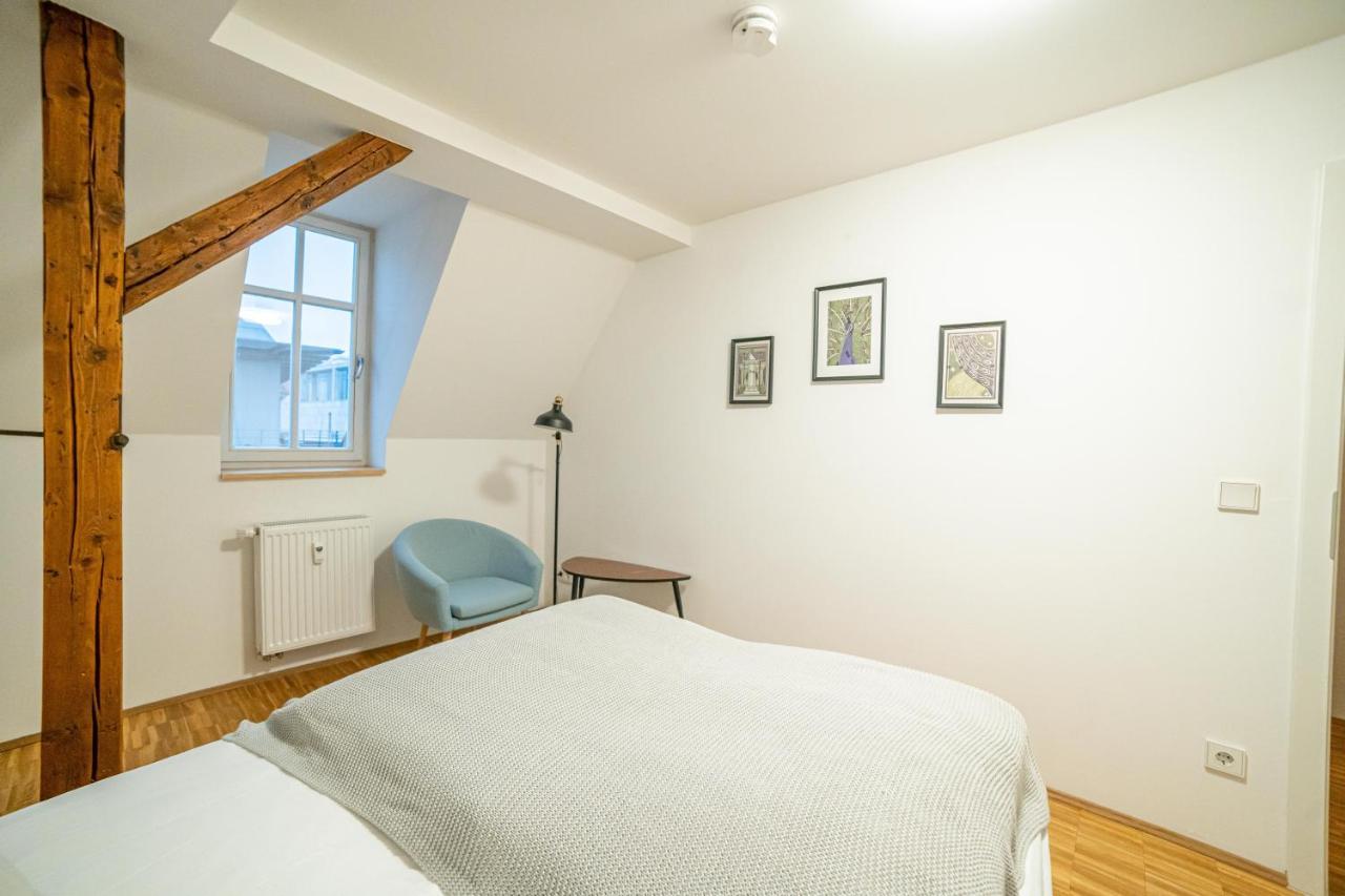 Fullhouse - - M18 - Fahrstuhl - Smarttv - Marktlage *