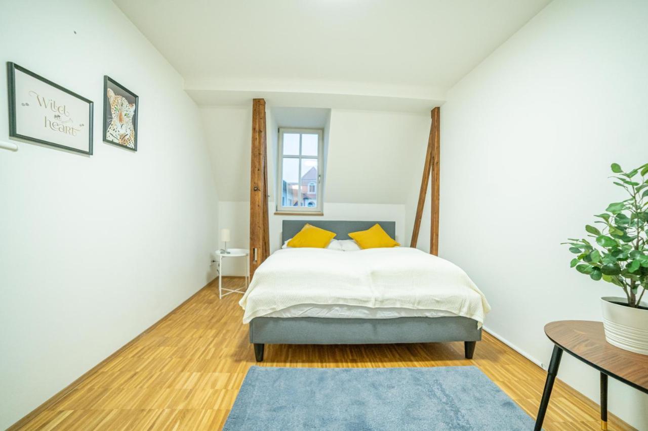Fullhouse - - M18 - Fahrstuhl - Smarttv - Marktlage * Erfurt