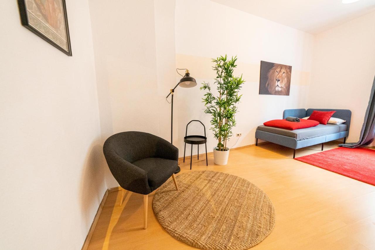 Fullhouse - - M18 - Fahrstuhl - Smarttv - Marktlage * Erfurt