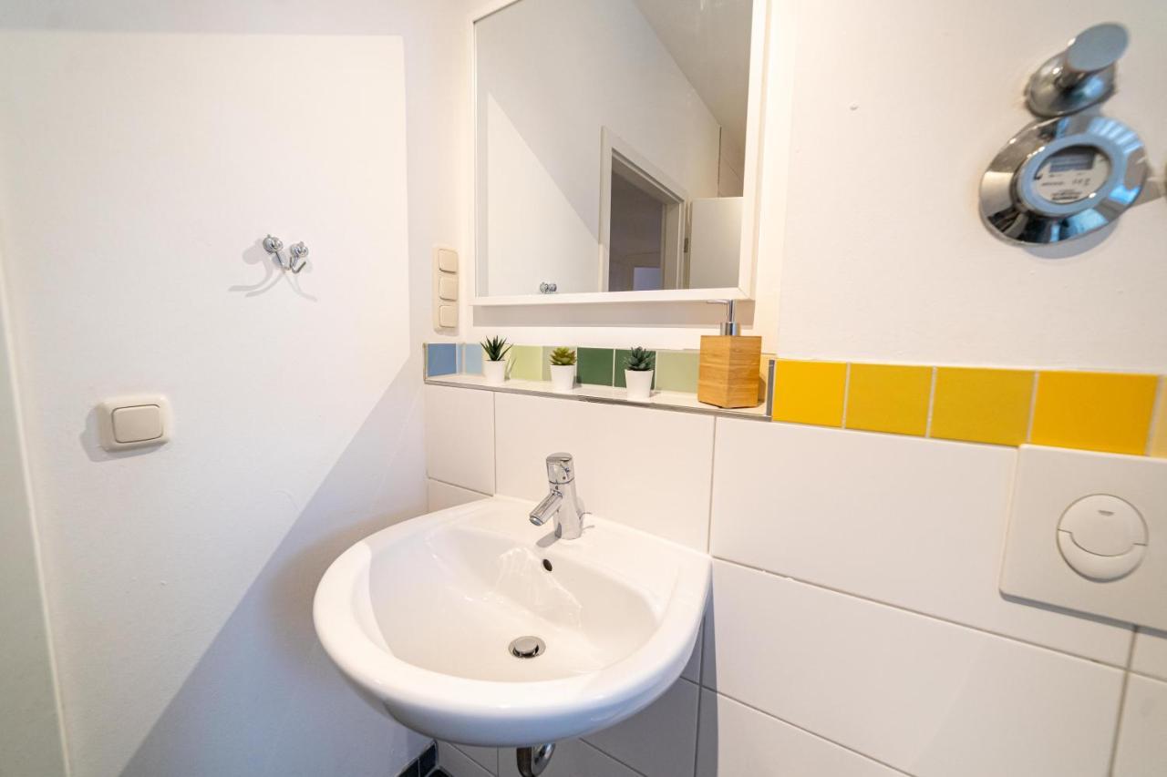 Fullhouse - - M18 - Fahrstuhl - Smarttv - Marktlage