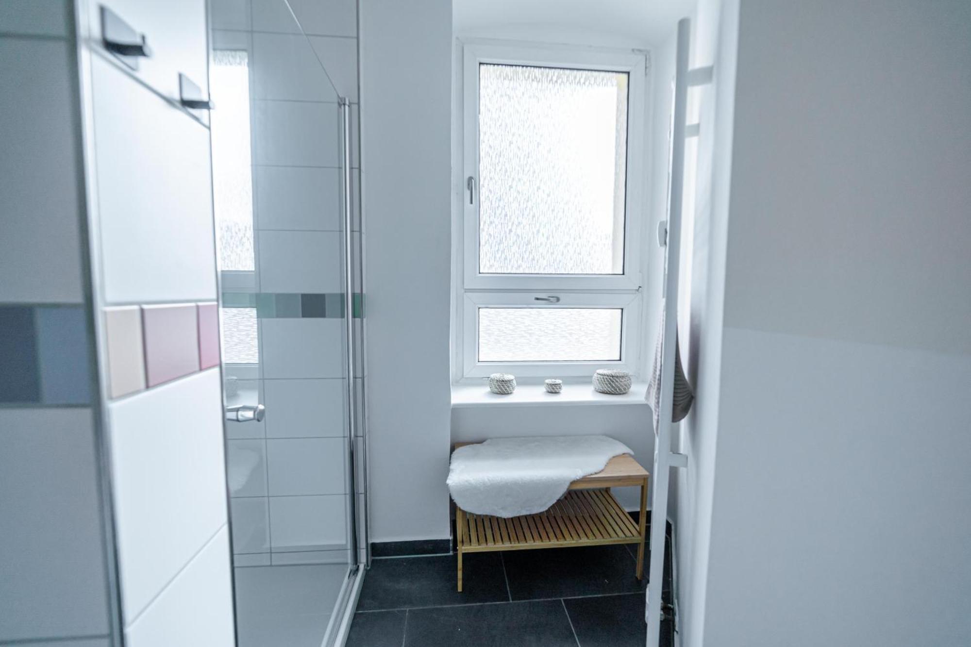 Fullhouse - - M18 - Fahrstuhl - Smarttv - Marktlage *