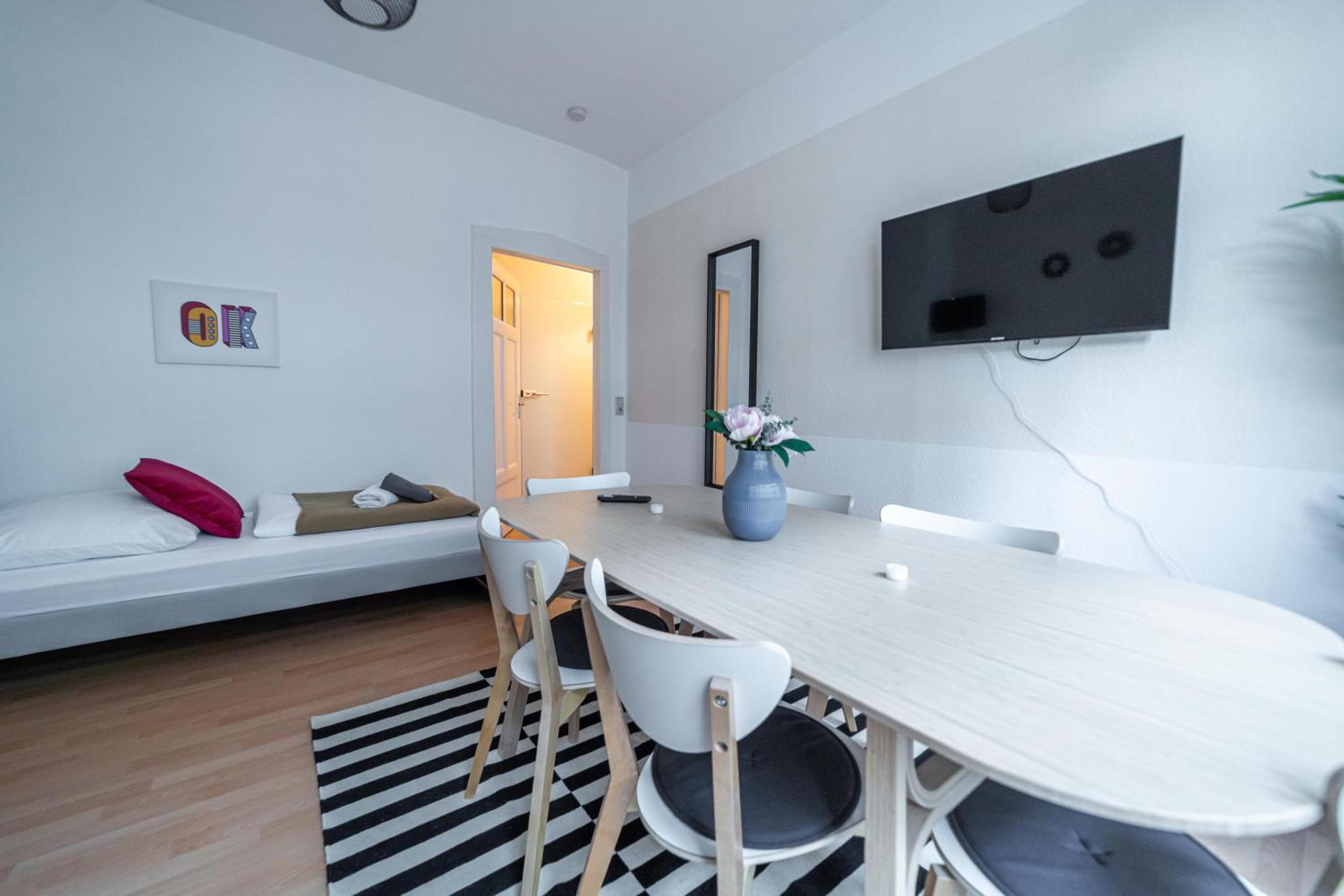 Fullhouse - - M18 - Fahrstuhl - Smarttv - Marktlage *
